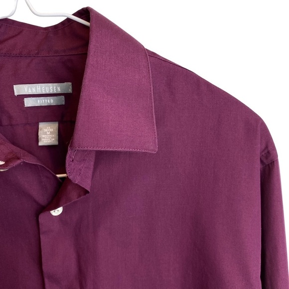 Van Heusen Men’s Fitted Button Down Dress Shirt Size Medium - Picture 4 of 8